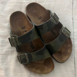 Birkenstock Arizona in Desert Soil Camouflage Green